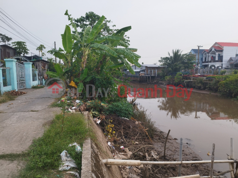 Land for sale on Pham Hong Thai street, Sa Dec, Dong Thap. 308m2, land title deed, southwest facing, price 2 billion VND. _0