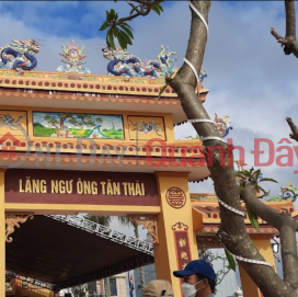 Tomb of Ngu Ong, Man Thai Ward,Son Tra, Vietnam