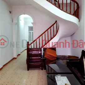 Townhouse for sale Tran Duy Hung Cau Giay District. 57m Frontage 4.5m Approximately 11 Billion. Commitment to Real Photos Accurate Description. Owner _0