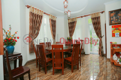 Villa with 8 bedrooms for rent at 45 million VND on Trang Trinh Street, Da Lat, Lam Dong. _0