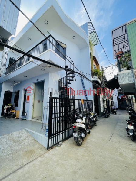 ► Corner property, 3m wide alley off Hung Vuong Street, 55m2, 2 floors, 5 self-contained rooms, rental income 15 million VND\\/month. Sales Listings