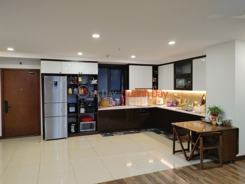 The owner sells Corner Apartment 139m2 Diamond Luxury Building - (the most VIP building in goldmark city 136 Ho Tung Mau apartment building). Sales Listings