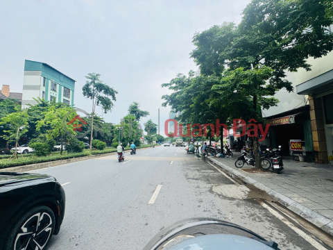OWNER NEEDS TO SELL 69 M2 STREET FRONTAGE ON LY THANH TONG STREET - GIA LAM, PRICE SLIGHTLY OVER 20.X BILLION VND, CONTACT 0985865658 _0