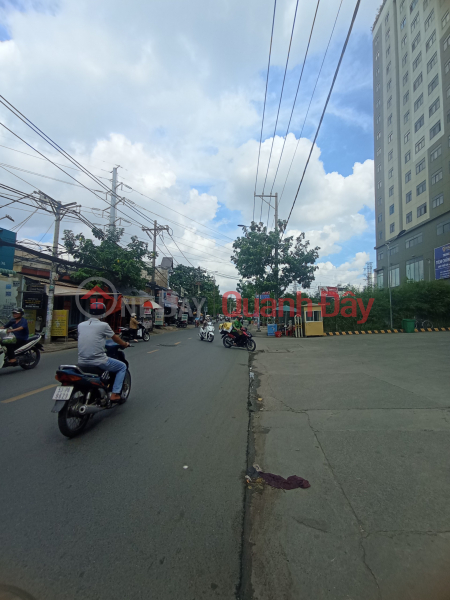 The owner rents a whole house in front of 780 Huong Lo 2, Binh Tan, opposite Coopmart Saigonhomes supermarket. Vietnam Rental ₫ 15 Million/ month