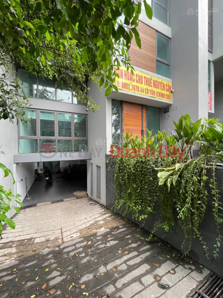 The owner needs to sell his commercial townhouse on Dong Van Cong street urgently within half a month Sales Listings