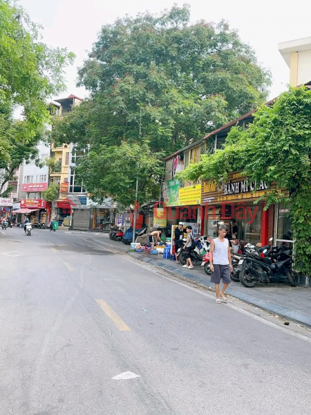 House for sale C4 Ta Quang Buu alley Dt: 22m Mt: 5.3m The house is located in the center of Bach Khoa area, 30m from Ta Quang Buu street Sales Listings