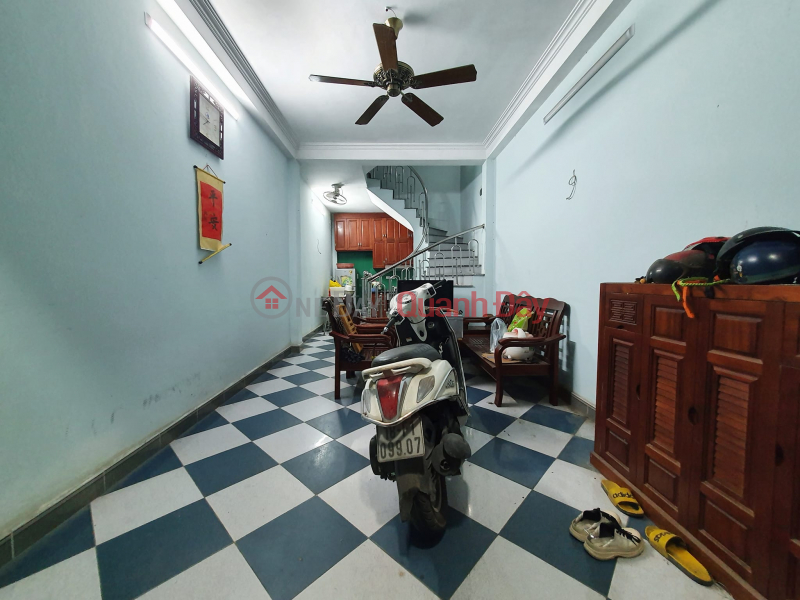 Den Lu house, car parked at the door, wide alley, very airy house, DT35m2, price 3.6 billion. Sales Listings