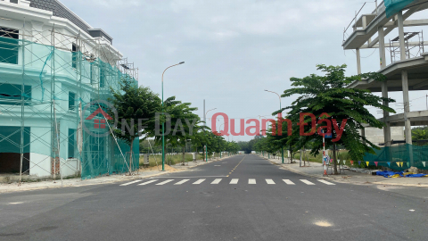 Townhouse Near Southeast Asia Large Industrial Park Vsip2, Dong An 2, My Phuoc - Top Amenities, Attractive Price _0