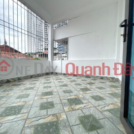 CORNER LOT BRIDGE, NEW HOUSE FULL FURNISHED - CAR DRIVES THROUGH THE HOUSE - BUSINESS. _0