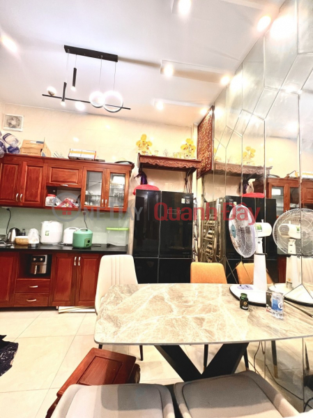 Private house for sale on Hao Nam street, Dong Da, 42m, 5 floors, 5 bedrooms, alley near the street, right around 5 billion Sales Listings