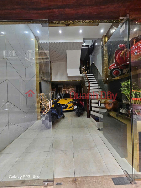 18 BILLION - Selling a house on Nguyen Chi Thanh street - Cars are not allowed for business - 50m from the street Sales Listings
