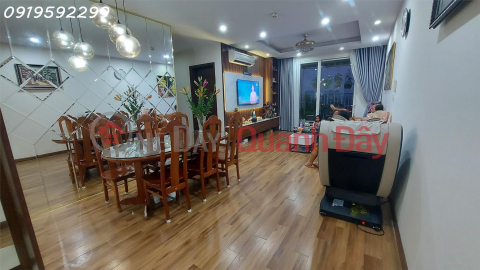 The owner sells the 3-bedroom apartment at No2 Ngoai Giao Doan building in this May _0