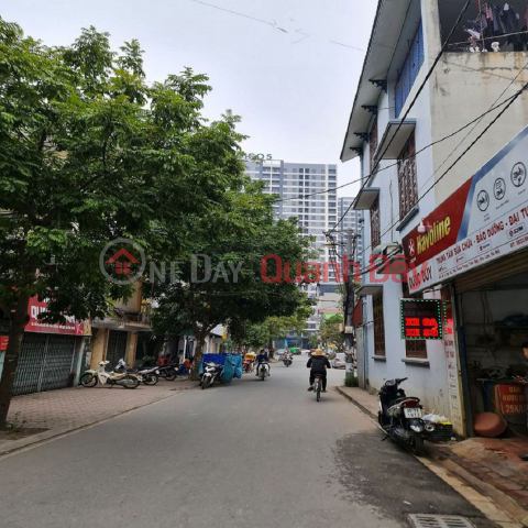 Land for sale in Trau Quy, Gia Lam, Hanoi, 60m2, wide frontage. Contact 0989894845 _0