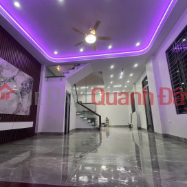 Selling a newly completed 3-story corner house in Vu Ninh ward for over 4 billion VND. _0