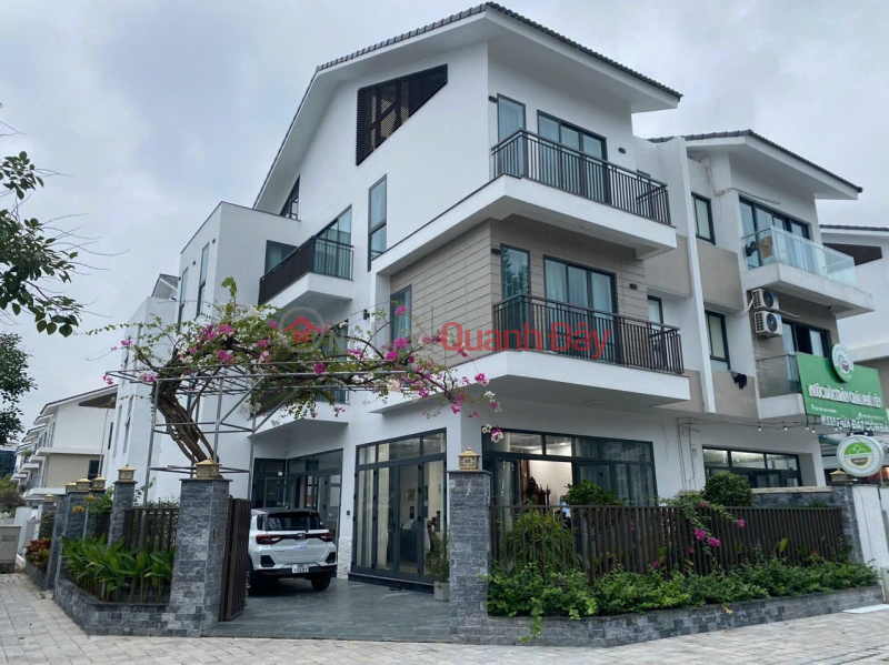 (SUPER HOT) Selling villa in Giao Luu City, Pham Van Dong, 200mx4 floors, 12m frontage, over 50 billion, high-class lake view Sales Listings