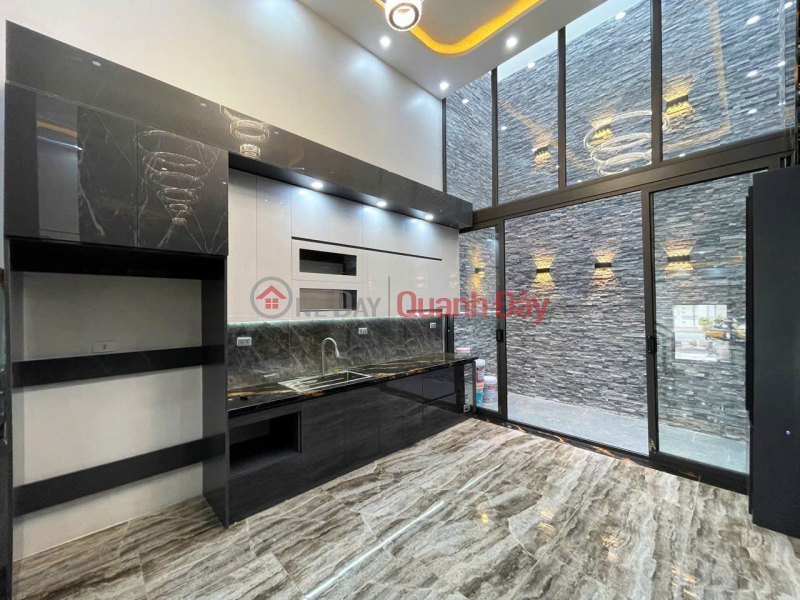 Nhà 4 tầng mặt đường Tô Vũ - 193 Văn Cao - vị trí tuyệt vời, 83m, giá 9.5 tỉ | Việt Nam, Bán | đ 9,5 tỷ