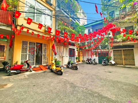 Hoang Hoa Tham Street, 38m² x 4 floors, 8.35 billion VND - car parking at the gate, 2 open sides (front and back),privately built. _0