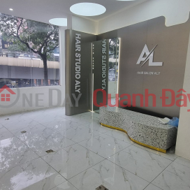 SUPER BEAUTIFUL HOUSE ON NGUYEN CHI THANH STREET 40M2 4T 5.24M MT OFFERING PRICE 12.6 BILLION DONG CHEAP SUPER RARE _0