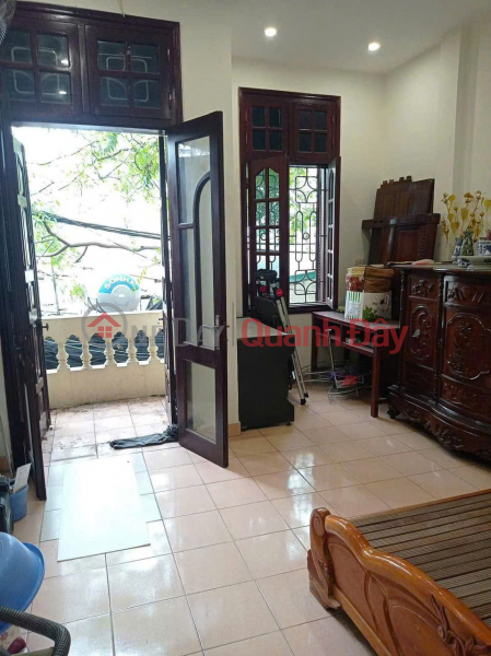 Cho thuê nhà nguyên căn, ngõ 57, ngay cổng chợ Vĩnh Tuy, 40m2 x 4 tầng KD on, ở gđ, nhóm Việt Nam, Cho thuê đ 13,5 triệu/ tháng