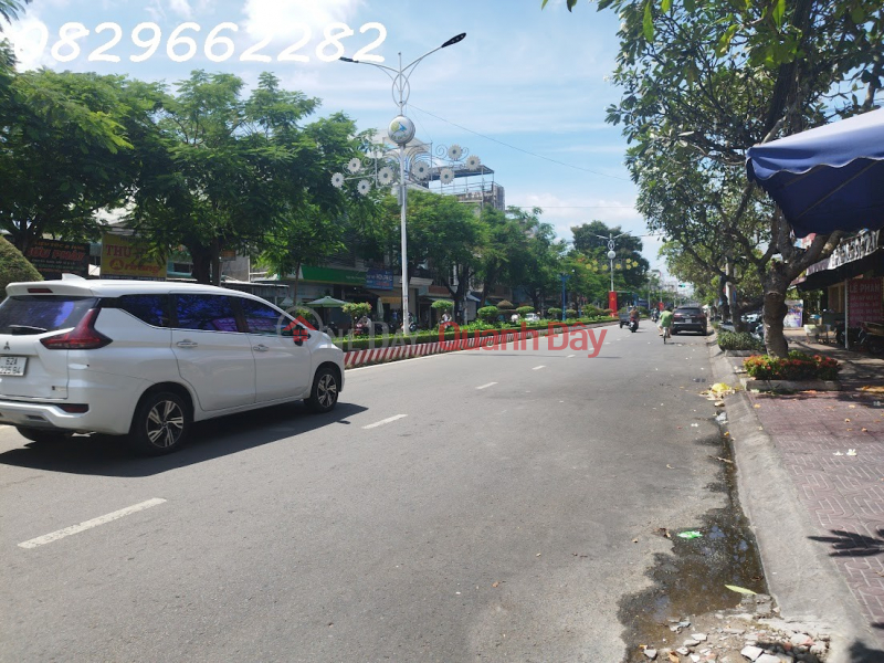 Bán Gấp Nhà Mặt Phố Hùng Vương Sa Đéc, ĐT. DT 243m2, 2 Lầu, 4PN. Sổ Hồng. Niêm yết bán