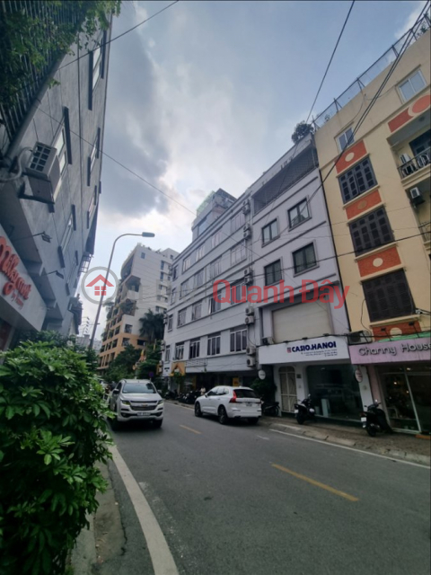 Houses for sale on East Street in Dong Da District. 52m Frontage 4m Approximately 14 Billion. Commitment to Real Photos Accurate Description. Owner _0