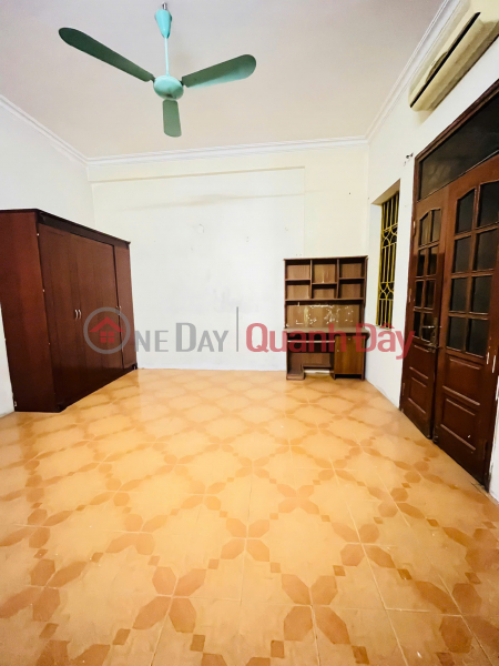 đ 12 Million/ month | House for rent at alley 299\\/29 Hoang Mai, 3 floors x 100m2, 5 bedrooms, 5 bathrooms, 12 million VND.