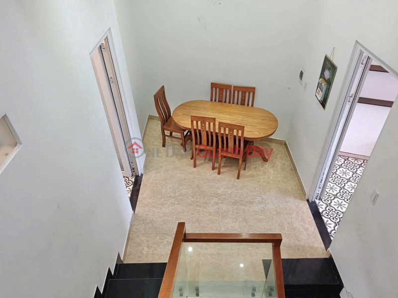đ 3.95 Billion ► K Hoang Dieu, 2 sides open, 51m2, 3 floors, 3 enclosed bedrooms, front and back rooftop terraces, 3.xx billion VND