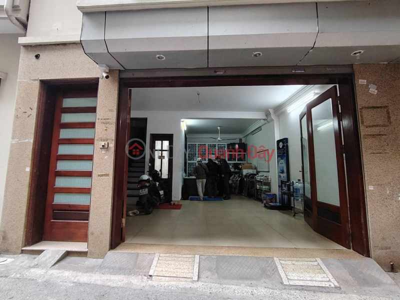 Property Search Vietnam | OneDay | Residential, Sales Listings, House for sale on Nguyen Van Cu street. 43m² x 6 floors, 5.6m frontage, 4 bedrooms with en-suite bathrooms, parking space for 7 cars.