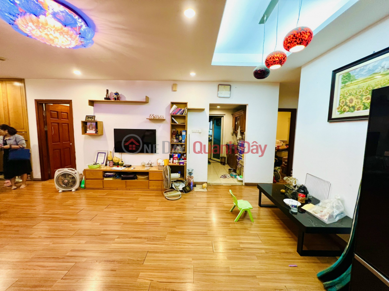 Property Search Vietnam | OneDay | Residential | Sales Listings | URGENT SALE apartment at 173 Xuan Thuy, 100m, 3 bedrooms, 2 bathrooms, middle floor, beautiful furniture, price 5.5 billion