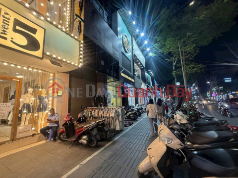 SUPER VIP CHUA BOC STREET FRONT.<br \/> AREA 45M2, 5-STOREY HOUSE, OWNER FOR QUICK SALE 42 BILLION.<br \/> - 2 SIDES - BUSY BUSINESS - _0