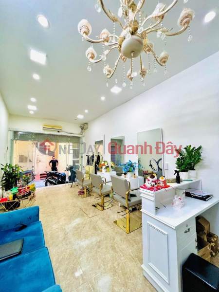 đ 5.8 Billion House for sale in Goc De Hoang Mai lane. Area: 34m2, building 5 floors, MT: 3.1m, price 5.8 billion.