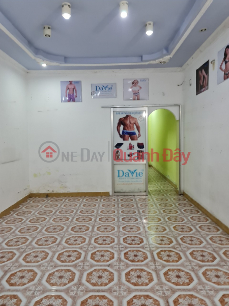 Property Search Vietnam | OneDay | Residential, Rental Listings | House for rent on the street front RIGHT AT TAN HUONG MARKET 80m2, 1 Floor, 15 Million