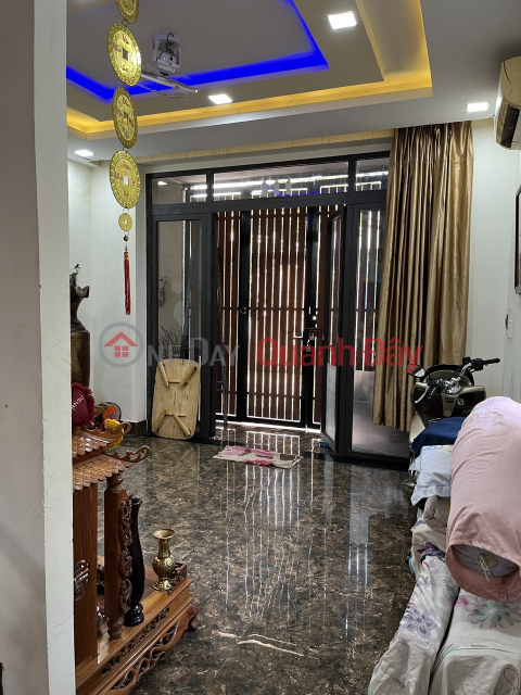 OWNER urgently needs to sell house in District 12 - Very wide alley accessible to trucks and cars in both directions, high-class residential area. _0
