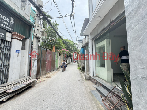 House for sale on lane 405 Ngoc Thuy, 31m x 3 floors, car accessible, small business, only 5 billion 1, negotiable. Contact 0936123469 _0