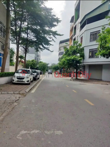 Selling a house in Vu Tong Phan subdivision - Corner lot, 3 open sides, 16-seat car parking at the door, top business price 40 million\\/month. Sales Listings