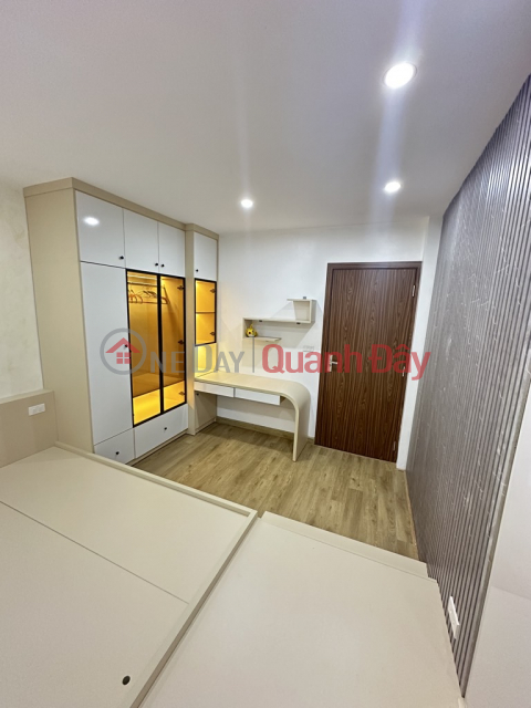 House for sale in lane 140 Ngoc Thuy, 45m x 4 floors, elevator, car parking, 10m, just over 8 floors, negotiable. Contact 0936123469 _0