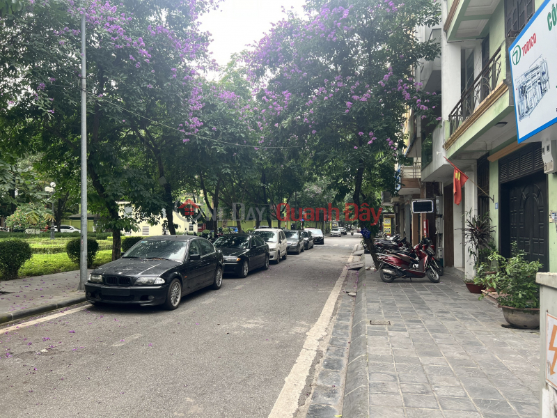 Property Search Vietnam | OneDay | Residential Sales Listings | Long Bien house for sale, 100m, 5.5m frontage, flower garden view, car parking, permanent ventilation, 2 sidewalks