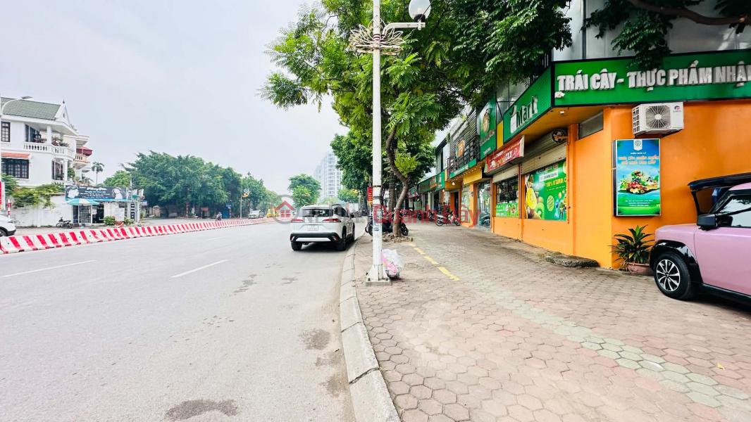 House for sale at 6 Co Linh Street, 1 side facing an alley accessible by car, 80m², 5.5m frontage, paved sidewalk, stable planning., Vietnam Sales đ 40 Billion