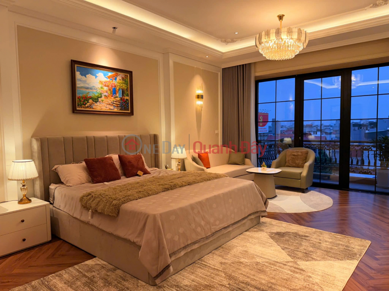 đ 28.9 Billion, Prime location on Long Bien street, 7 elevators, suitable for business, near Tran Hung Dao bridge.