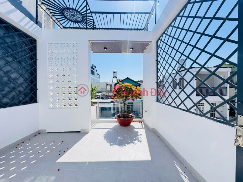 Car parked indoors - High-end interior Vietnam Sales đ 7.75 Billion