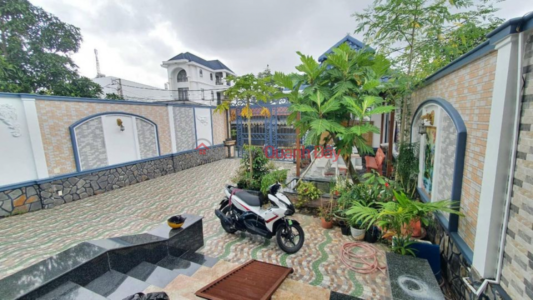 Property Search Vietnam | OneDay | Residential, Rental Listings | VILLA FOR RENT Yard and Garden Main Axis 359 NGUYEN VAN CU STREET FURNITURE