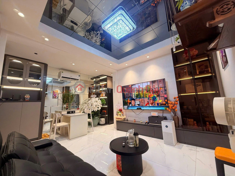 Chua Lang Apartment, 68m2, near Foreign Trade University, extremely beautiful interior, 4.68 billion Sales Listings