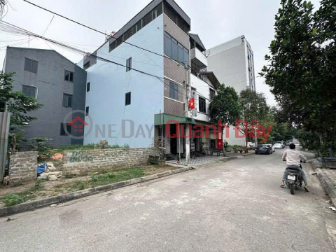 Owner selling land near Lang Hoa Lac High-Tech Zone, in a densely populated residential area with full amenities. _0