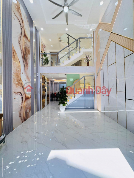 Car parked indoors - High-end interior Vietnam Sales đ 7.75 Billion