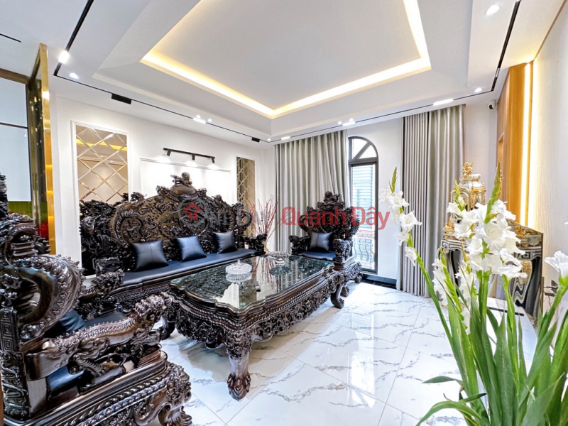 Property Search Vietnam | OneDay | Nhà ở | Niêm yết bán | BÁN NHÀ PHỐ NGUYỄN VĂN CỪ LONG BIÊN 
-Dt 61m 6tầng Mt4.7m, Nhà mới xây,
-Giá chào 15.9 tỷ