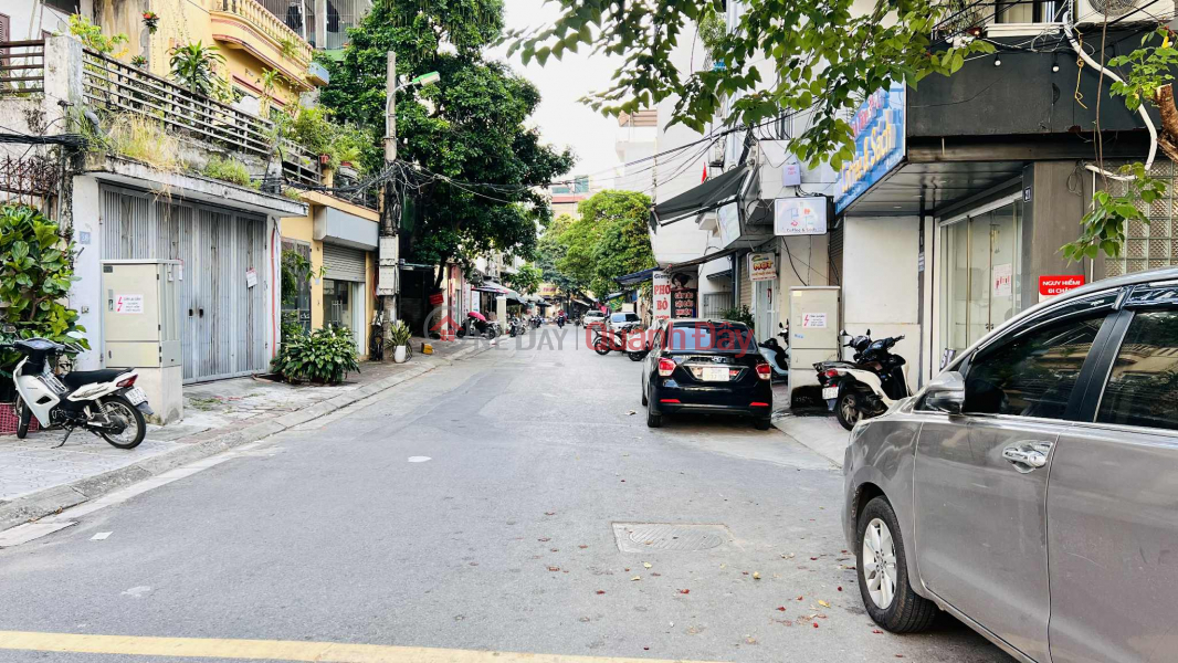 House for sale in Ngoc Lam, 150m2, frontage 5.6m, expanding to the back, sidewalk, car access Sales Listings