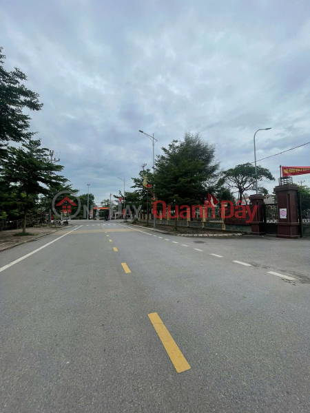 Chính Chủ bán 140m đất Thị Trấn Văn Giang, Hưng Yên. MT quyền lực 8.3m. Ô tô tránh vào nhà. Chỉ 5.8 tỷ Niêm yết bán