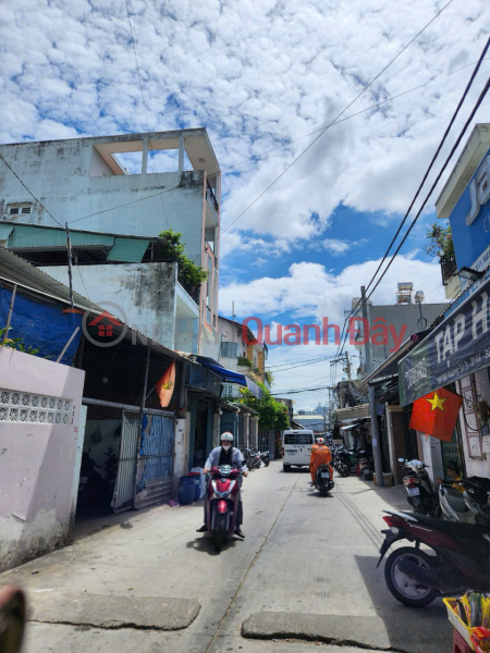 Owner selling land with a free single-story house currently rented out for 14 million VND - Near Aeon Mall Tan Phu - 16m planned road Sales Listings