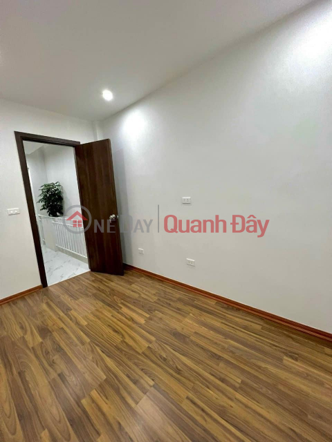 SINGAPORE - GIỮA LÒNG THANH TRÌ
Nhà mặt tiền 40m2 - 5 tầng - 2.9 tỷ có thương lượng _0