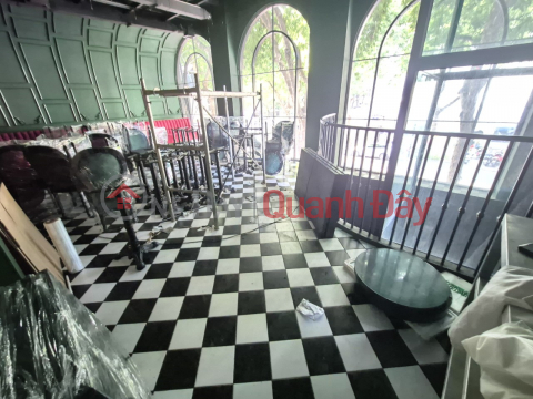 Extremely hot Tran Hung Dao townhouse for rent, 2.5 floors, total 300m2, restaurant, cafe, fashion business _0